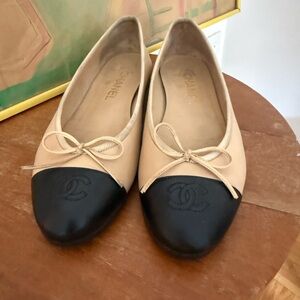 Chanel Beige and black ballet flats.